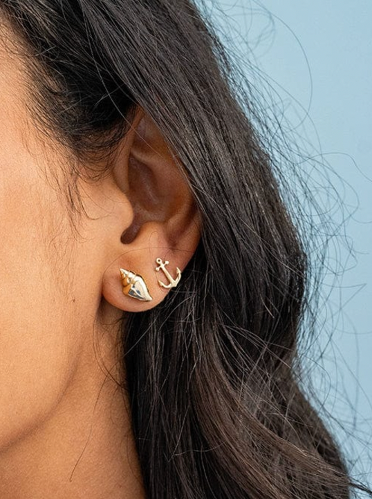 Anchor stud earrings