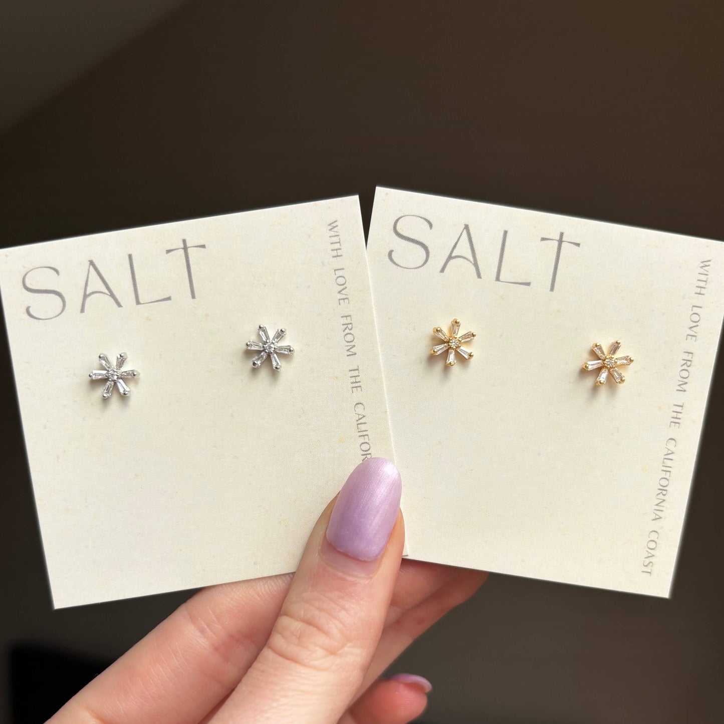 DAINTY DAISY STUDS: GOLD
