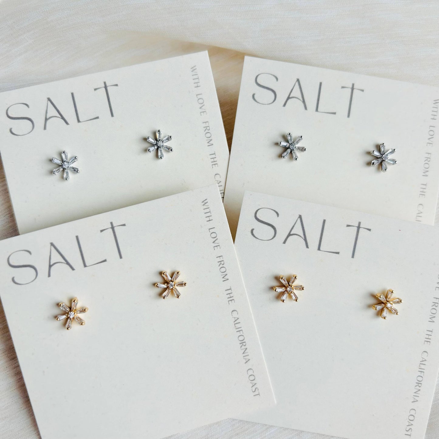 DAINTY DAISY STUDS: GOLD