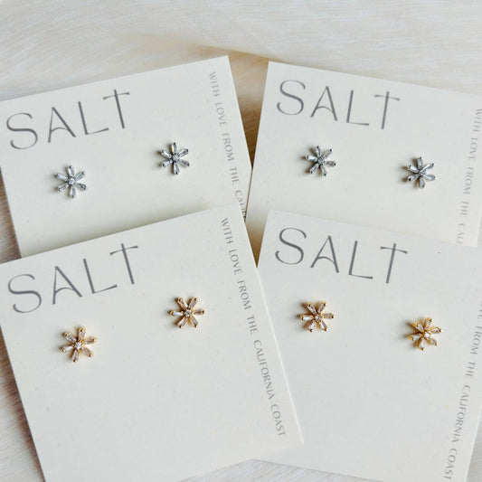 DAINTY DAISY STUDS: PLATINUM